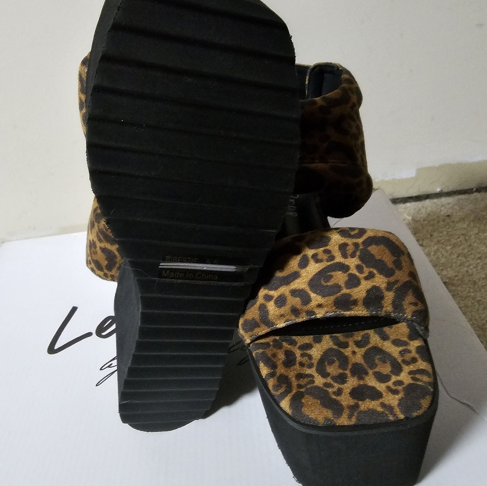 Lemon Drop by Priveledge- leopard print- peep toe platform sandals- size 5 - Picture 4 of 7